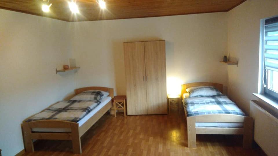 "Klein Und Fein"-Monteurzimmer Pohlheim Eksteriør billede