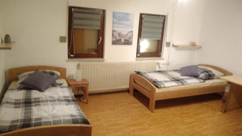 "Klein Und Fein"-Monteurzimmer Pohlheim Eksteriør billede